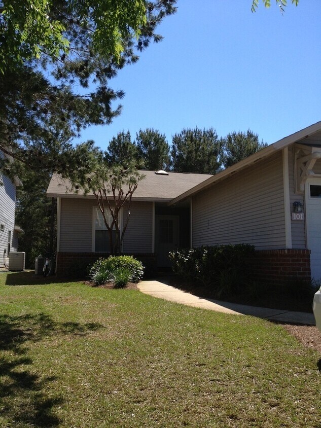 Building Photo - Renovated 3/2/1 in Escada ready June 20th