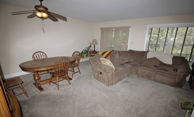 Building Photo - 409 Cobblestone Ln