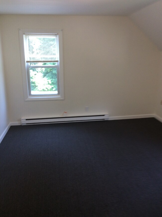 12-everett-st-unit-2-plainville-ma-02762-apartments-in-plainville