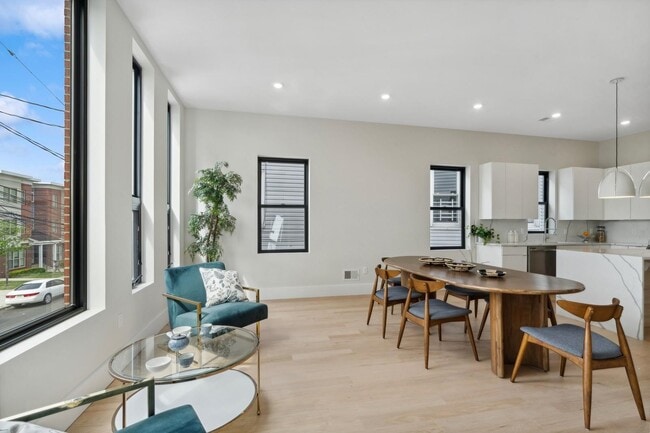 Foto del edificio - 220 Freeman Ave