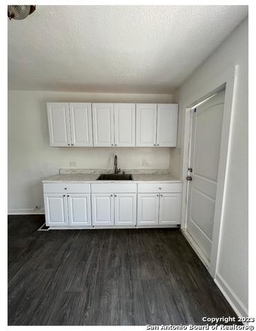 Building Photo - 302 W Wildwood Dr