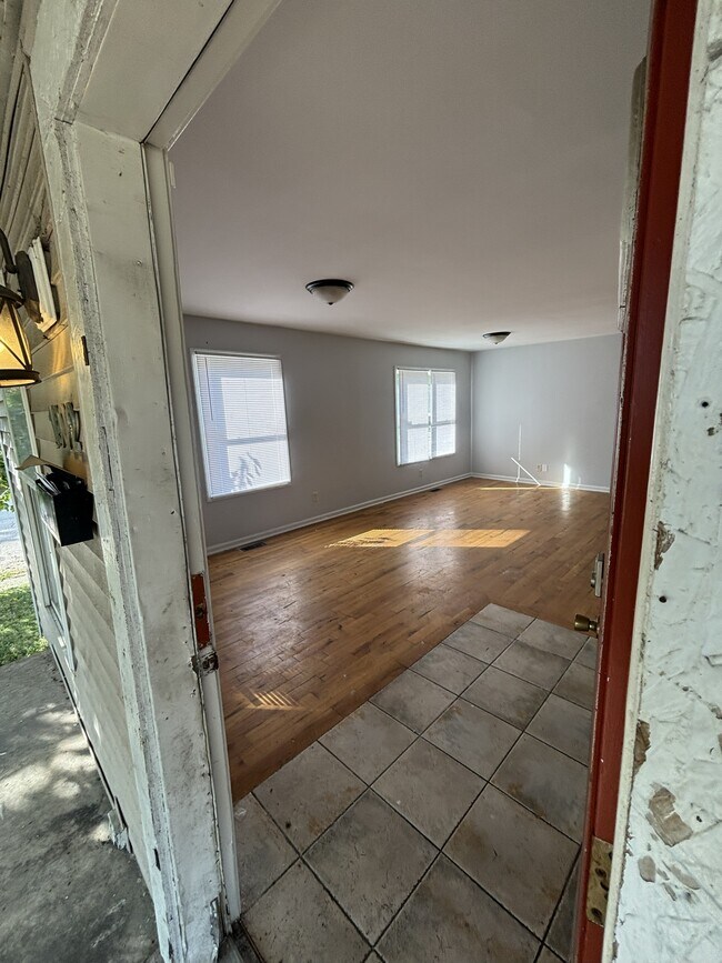 Photo - 1902 E 35th St House