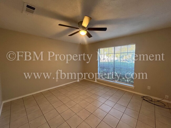 Foto del edificio - 509 W Denton St