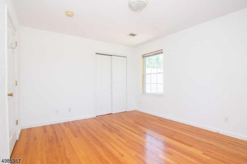 Foto principal - 40 Maple Ave