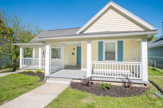Building Photo - 905 Angier Ave