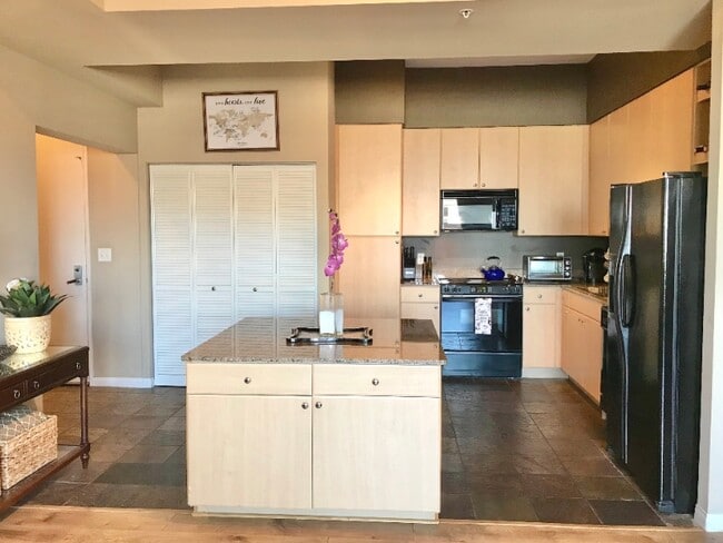 Building Photo - 388 E Ocean Blvd