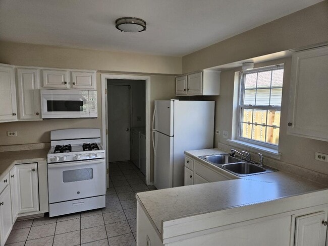 Building Photo - 1042 Viewpoint Dr