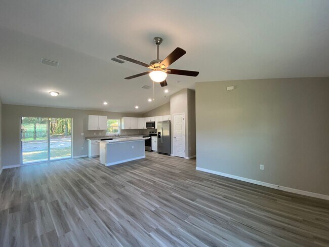 Foto del edificio - Custom Home - Desirable SE Ocala Neighborhood 3/2/2 **Won't Last**