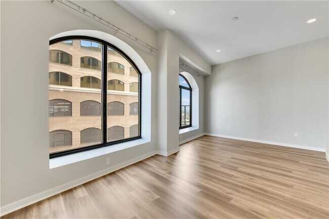 Building Photo - 507 Sabine St