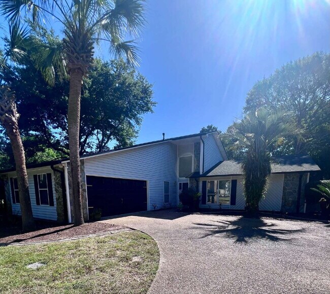 Foto del edificio - 101 Hands Cove Ln