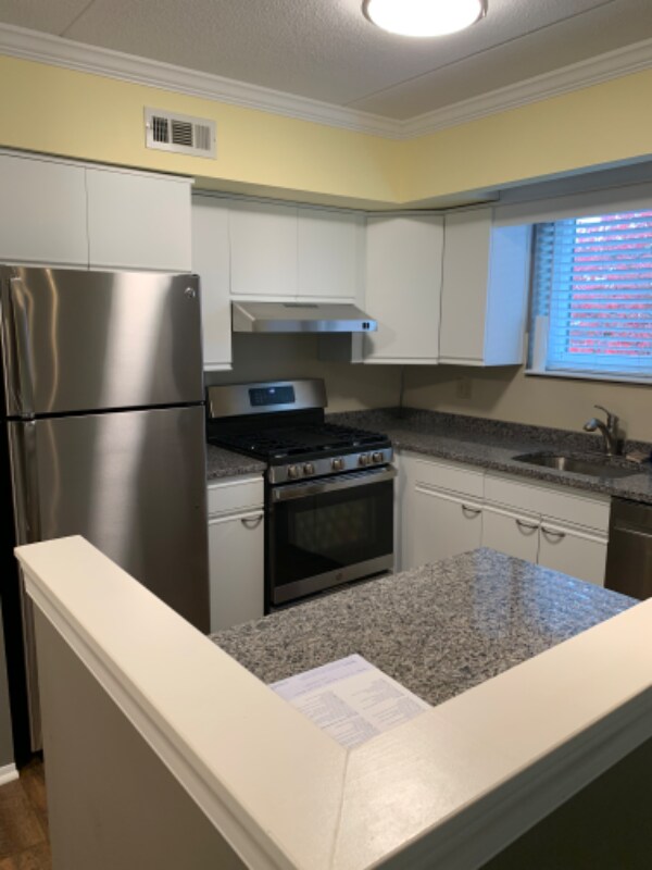 Building Photo - 6116 Hilltop Dr