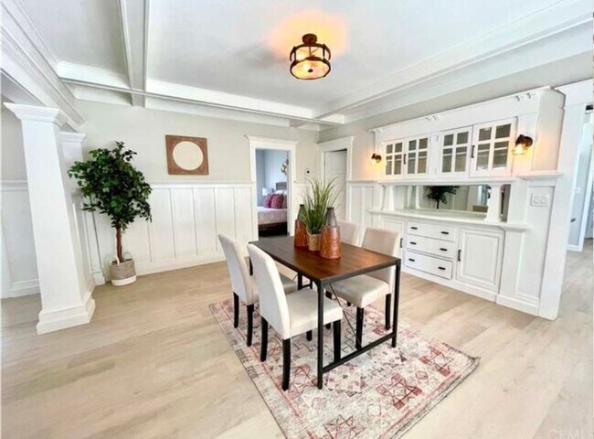 Building Photo - Charming 3BR Duplex in Los Angeles