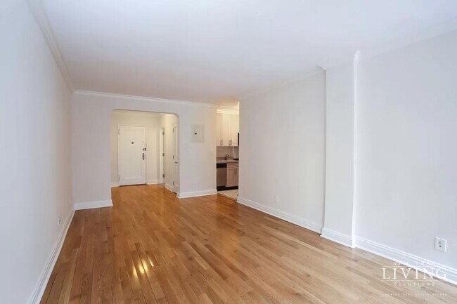 Building Photo - West Village Charming studio apartment in ...