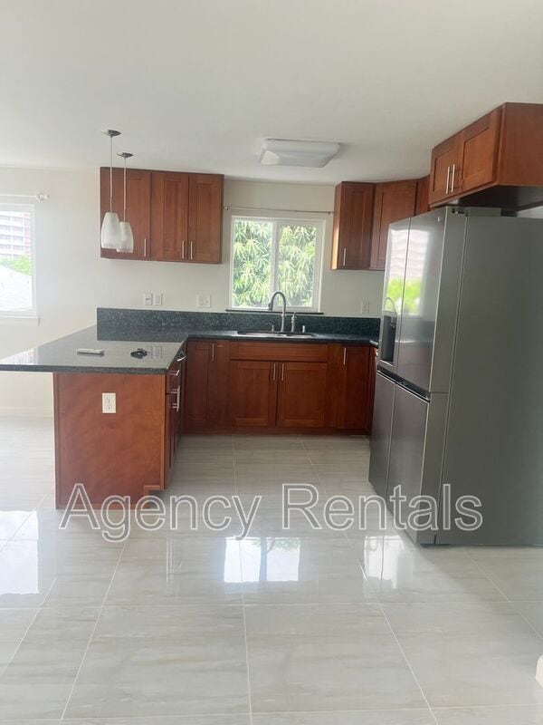 Building Photo - 948 Spencer St