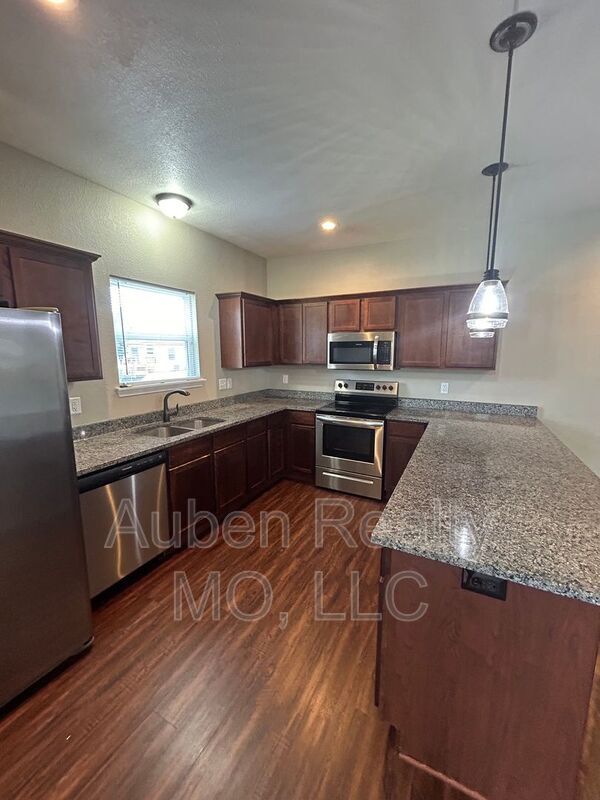 Foto principal - 14918 W 64th Terrace