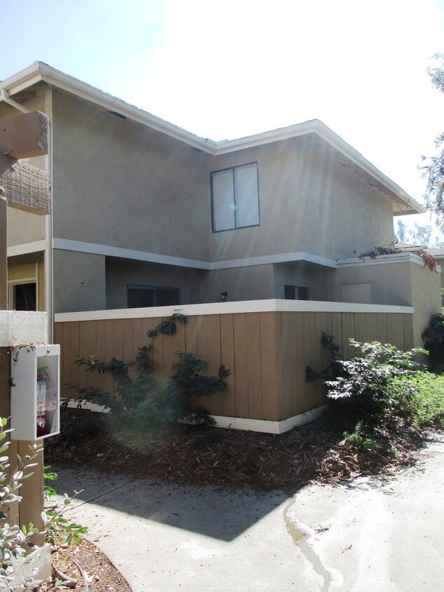 Foto principal - 3BR/1.5BA Townhome in Playmor La Jolla Com...