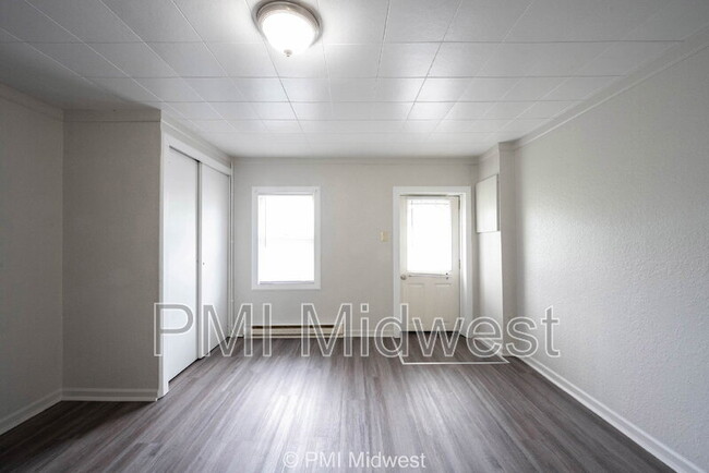 Foto del edificio - 2142 W US Hwy 40