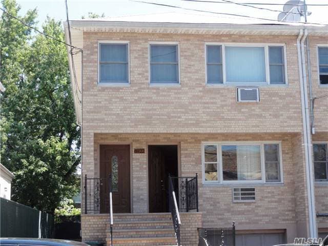 Foto principal - 69-22 Caldwell Ave
