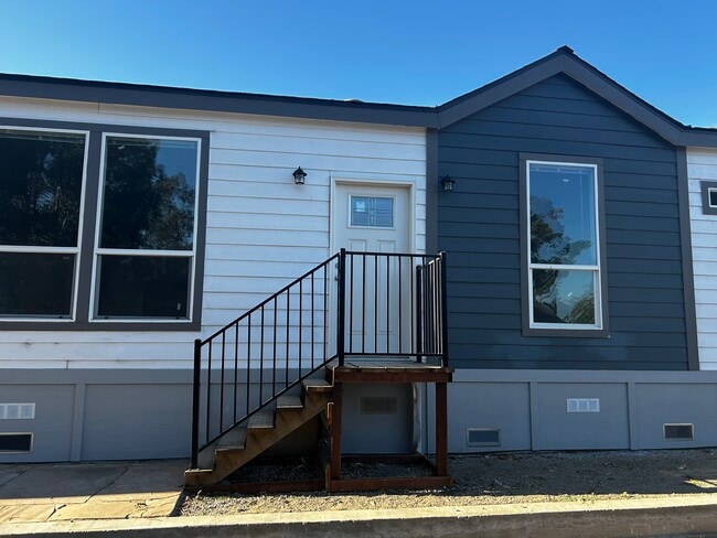 Building Photo - 3953 Stoneridge Dr