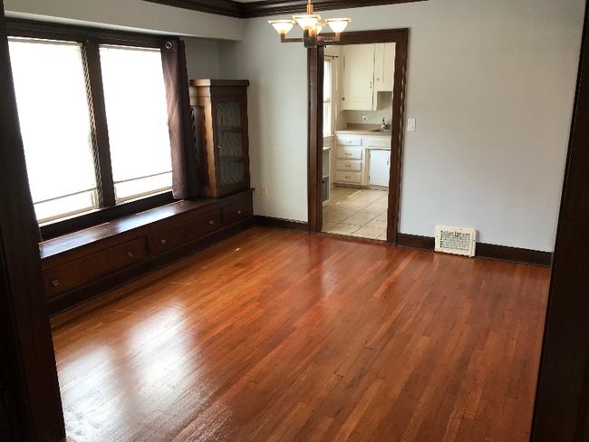 Building Photo - 3464 Granton Ave
