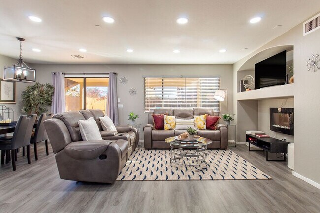 Foto del edificio - 1387 E 10th Pl