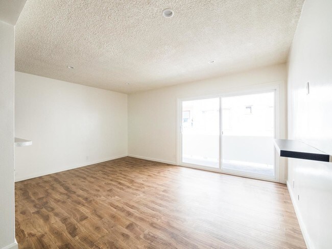 Building Photo - bedroom in Los Angeles CA 90026