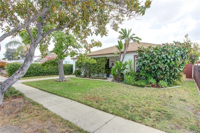 Foto del edificio - 8218 Ben Ave