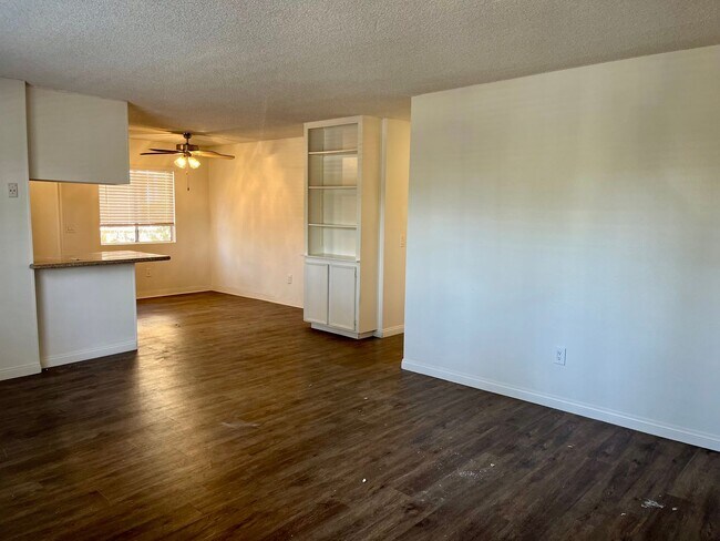 Foto del edificio - Remodeled 3 Bed/ 2 Bath Clairemont Mesa