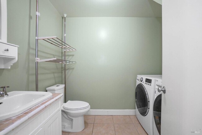 Building Photo - 1108 E 33rd St