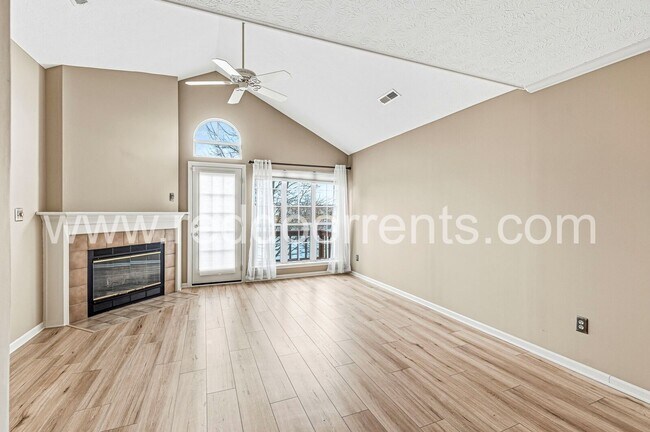 Foto del edificio - Stylish Waterfront Living Near Keystone at the Crossing