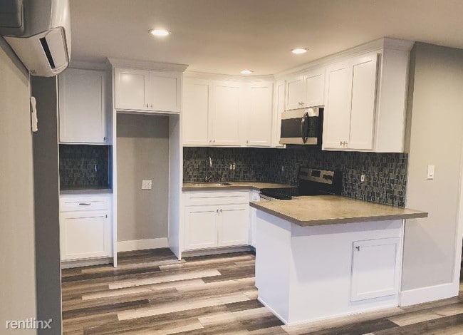 Building Photo - Studio, 2 bath Apartment - 4208 H St
