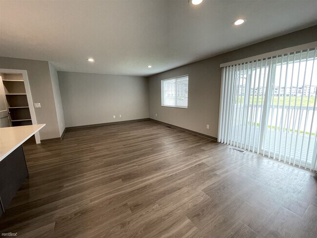 Building Photo - 3 br, 2 bath Duplex - 1212 North Coach Drive