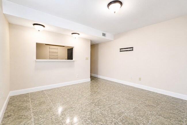Foto del edificio - 7126 Waterside Dr