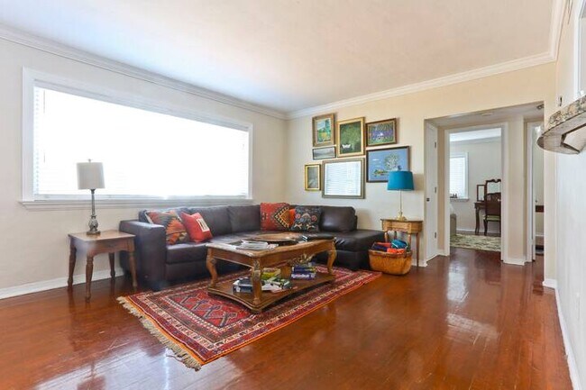 Living room light and airy - 115 Antiquera Ave