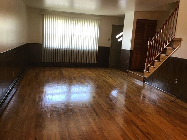 Building Photo - 3 br, 1.5 bath House - 510 ERFORD RD