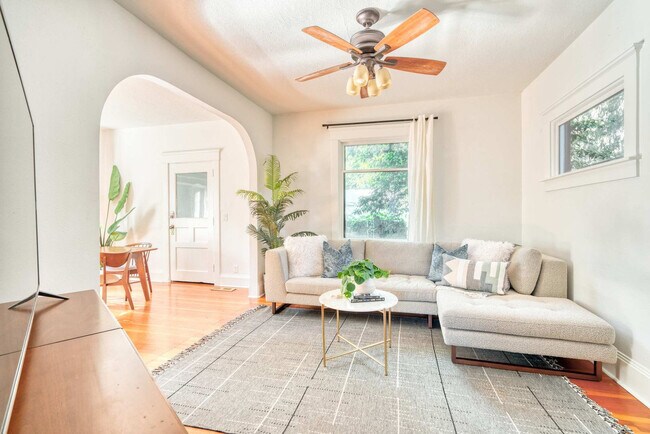 Foto del edificio - 4500 NE Garfield Ave.