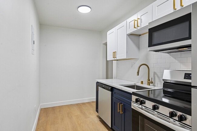 Building Photo - John Winthrop Apartments