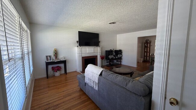Foto del edificio - 2036 Country Club Blvd