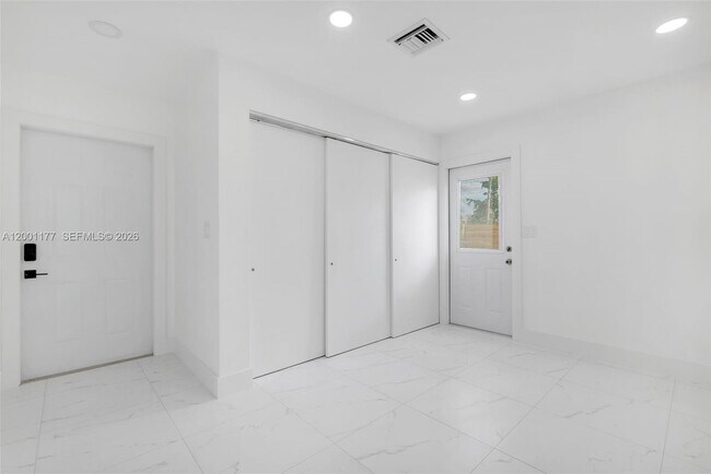 Foto del edificio - 810 SW 14th Ct