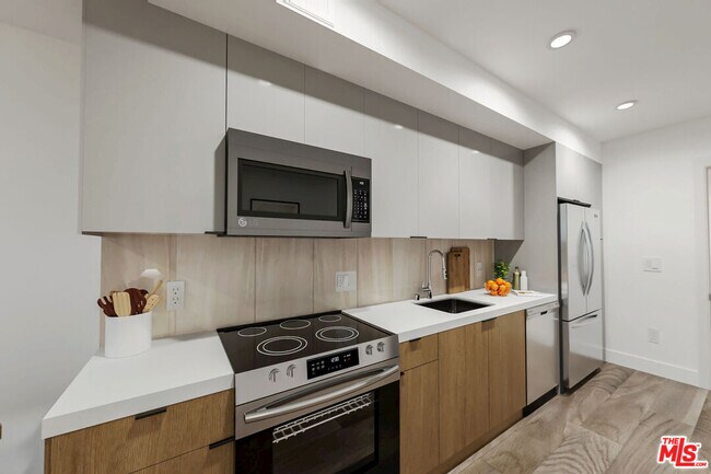 Foto del edificio - 200 N Vermont Ave