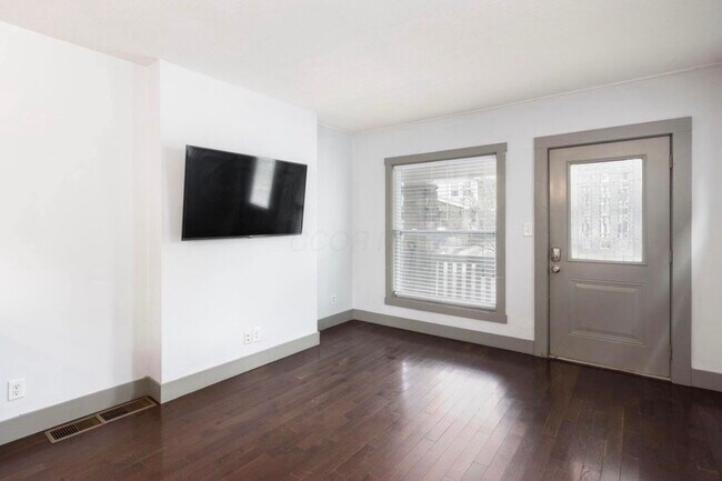 Building Photo - 2411 Indianola Ave