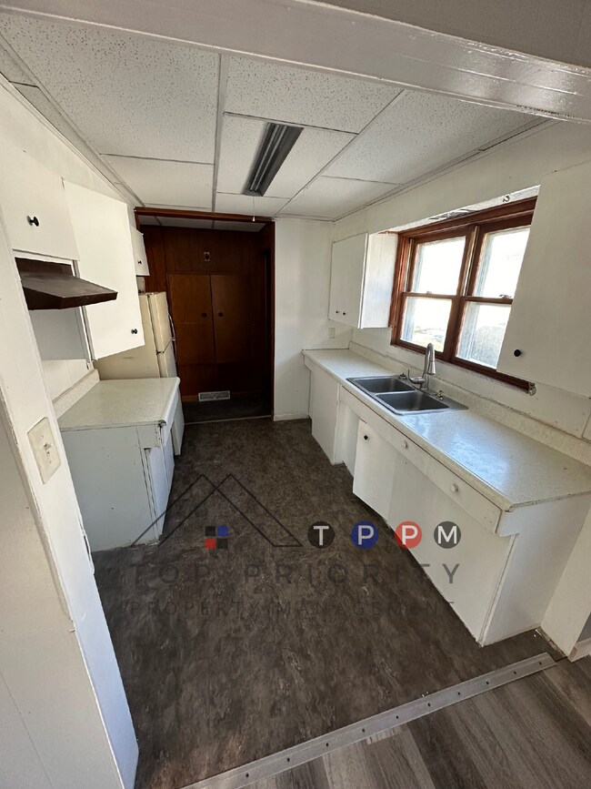Building Photo - 2 Bedroom | 1 Bathroom Single-Family Home ...