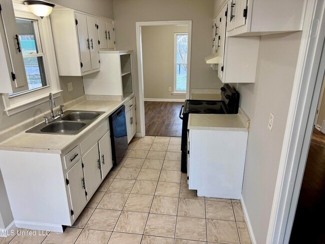 Building Photo - 5826 Patricia Dr