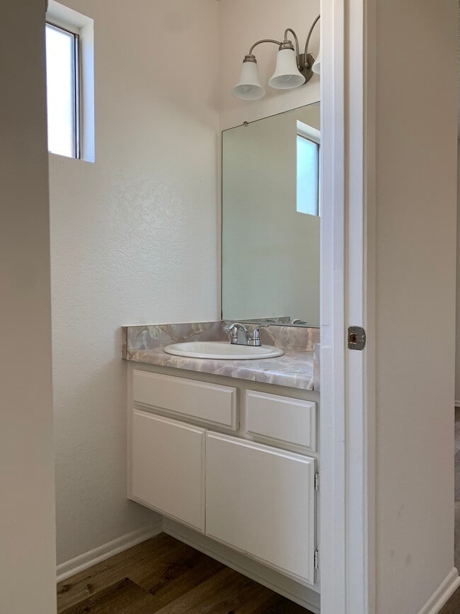 Foto del edificio - 16481 Waterway Cir