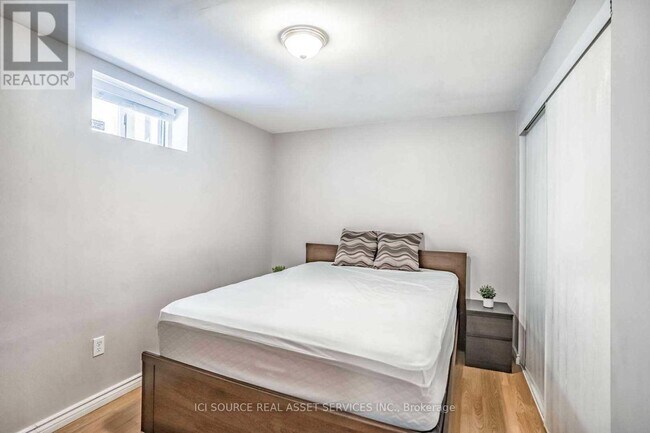 Photo du bâtiment - 5335 Flatford Rd