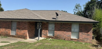 Building Photo - 920 Mesquite St