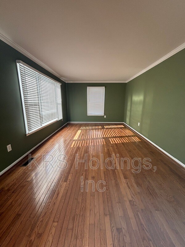 Foto del edificio - 1354 Riveroaks Dr