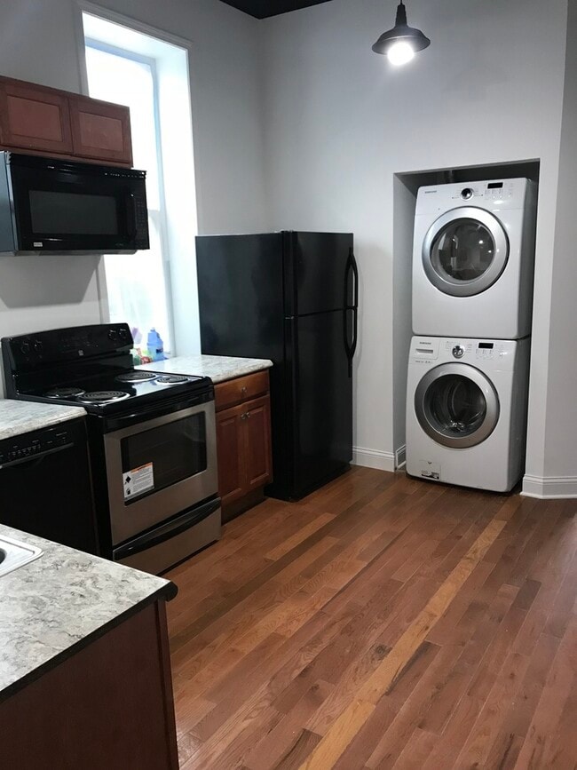 Building Photo - 3436 S Western Ave