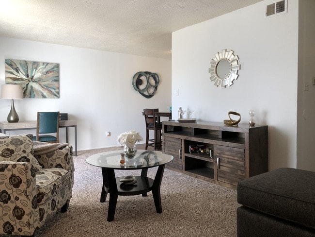 Planos de planta abiertos - Knoll Ridge Townhomes