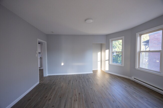 Building Photo - 127 Lawlor St